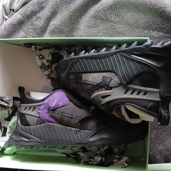 Shoes - Picture 6 of 6